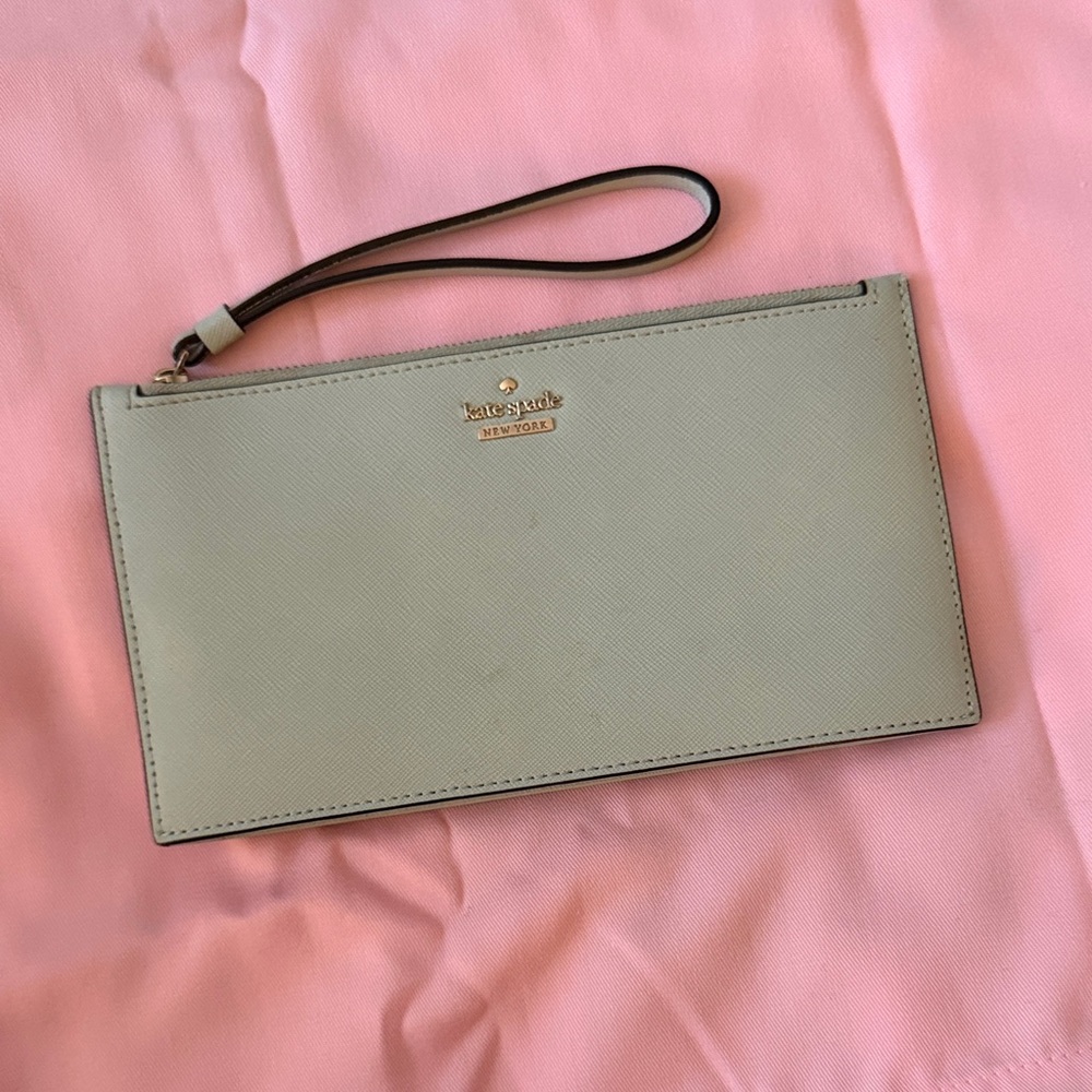 Kate Spade wristlet💙
